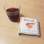 おうちカフェ☕『バチェラー』見ながら食べるブリュレが涙でちょっと塩味。アイスコーヒーがすすみます。
