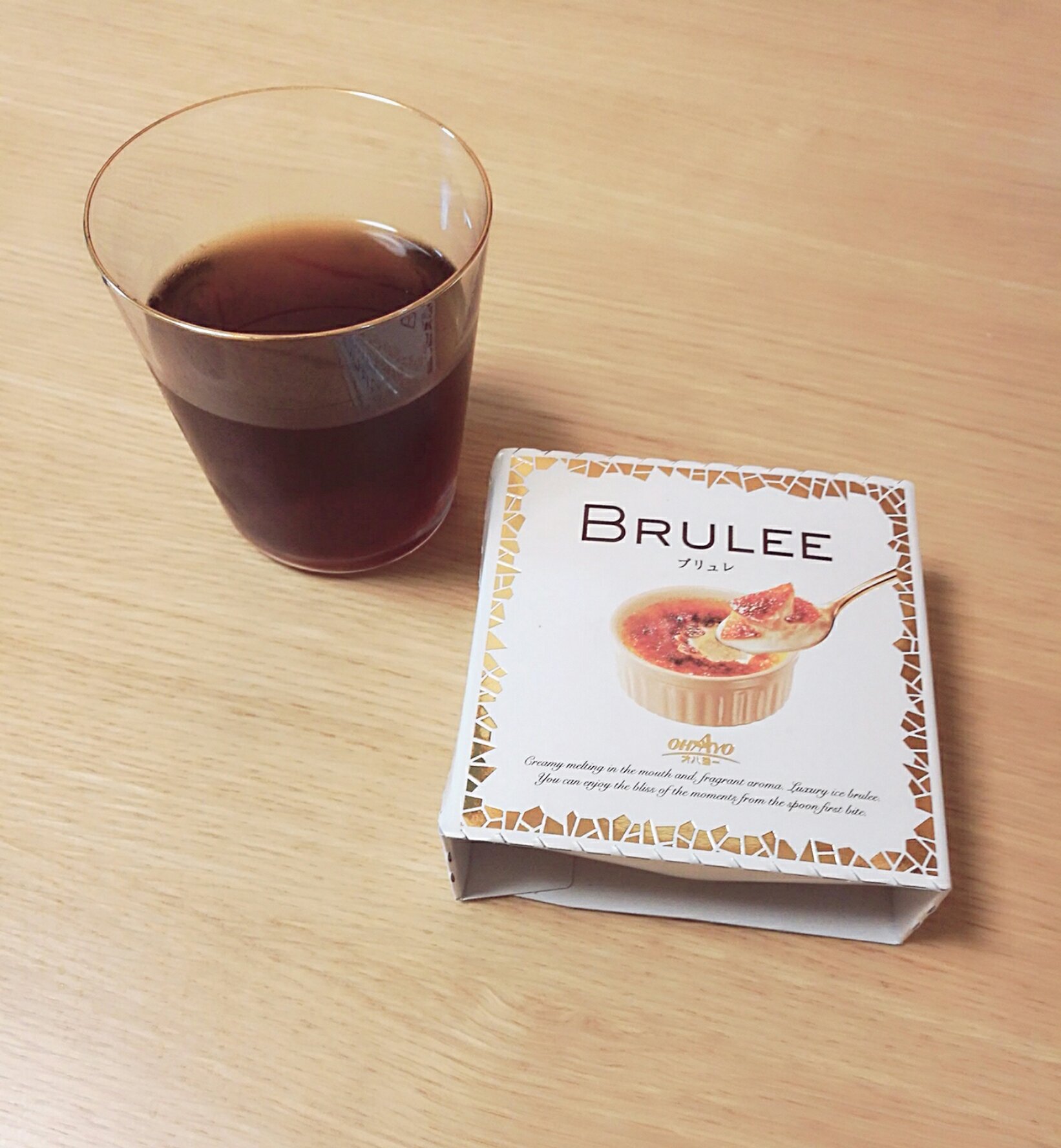おうちカフェ☕『バチェラー』見ながら食べるブリュレが涙でちょっと塩味。アイスコーヒーがすすみます。